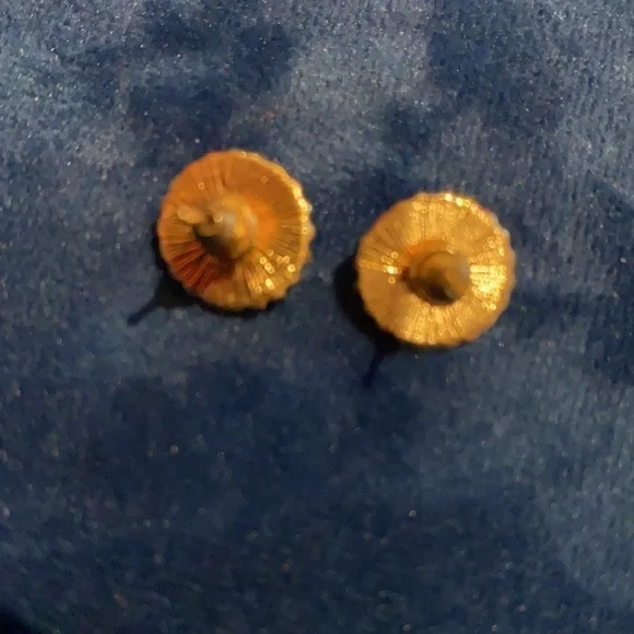 Fashion gold tone faux pearls stud  earrings - Picture 5 of 7